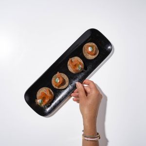 BOUCHÉES FROIDES -12  Rosettes de Saumon Fumé sur Chips de Sarrasin