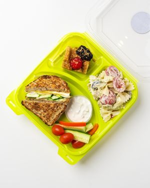 BOÎTE À LUNCH – SANDWICH AUX OEUFS SUR PAIN DE GRAINS GERMÉS